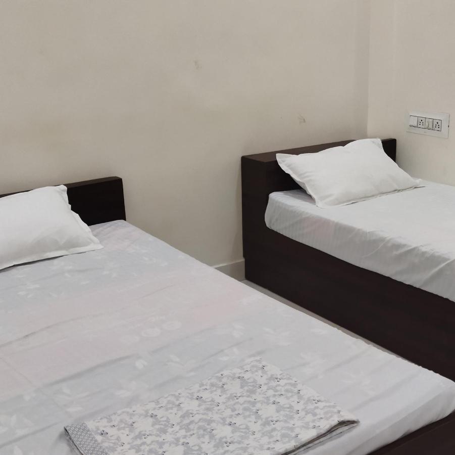 Shree Gajlaxmi Hotel Walking Distance From Mahakaleswar Ujjain Extérieur photo