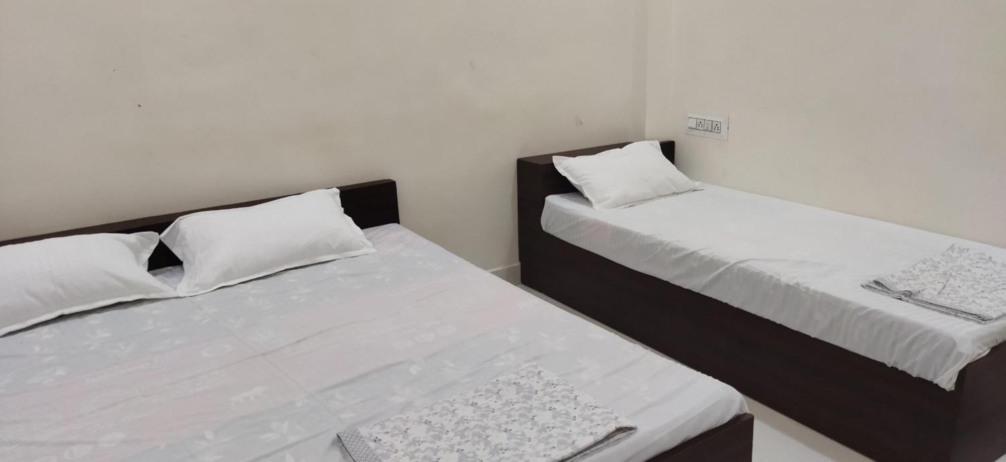 Shree Gajlaxmi Hotel Walking Distance From Mahakaleswar Ujjain Extérieur photo