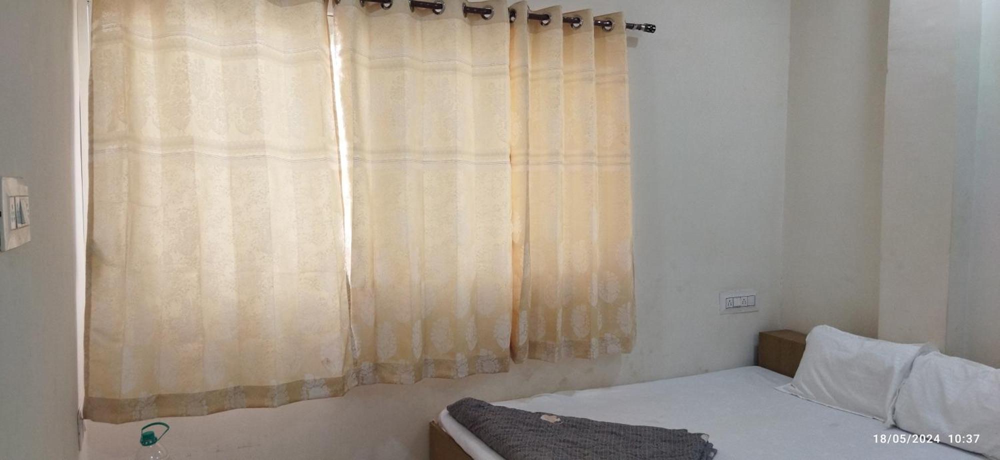 Shree Gajlaxmi Hotel Walking Distance From Mahakaleswar Ujjain Extérieur photo