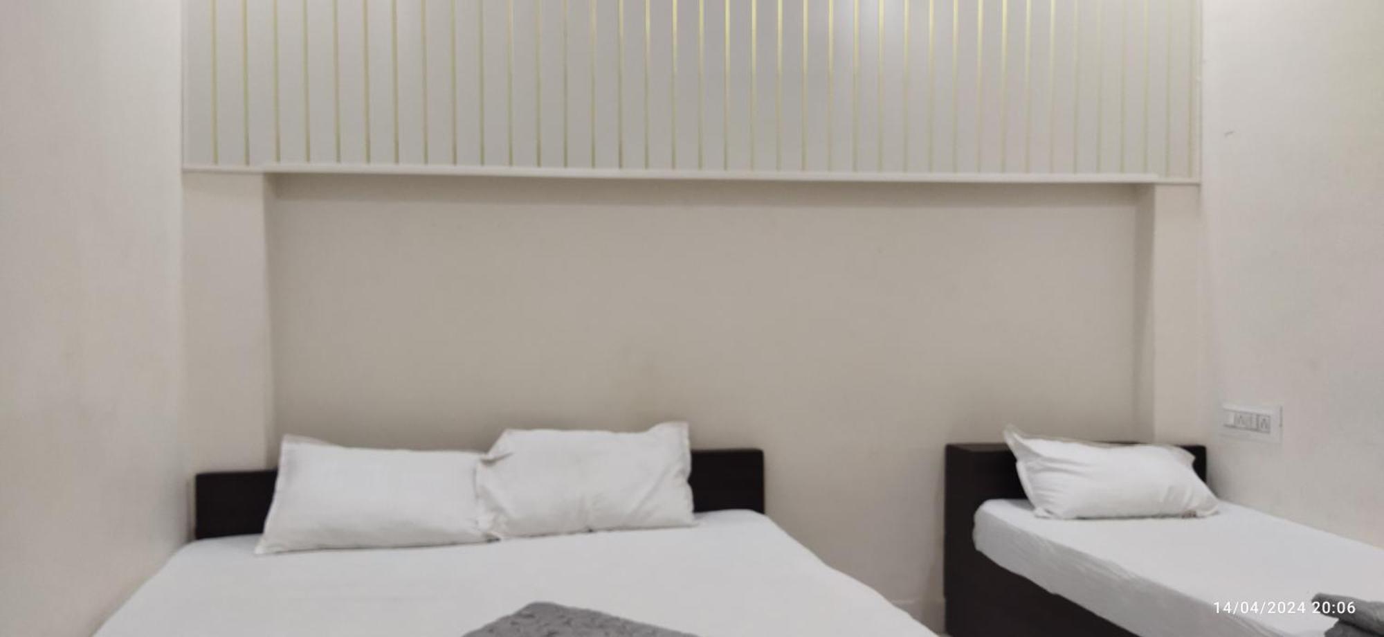 Shree Gajlaxmi Hotel Walking Distance From Mahakaleswar Ujjain Extérieur photo