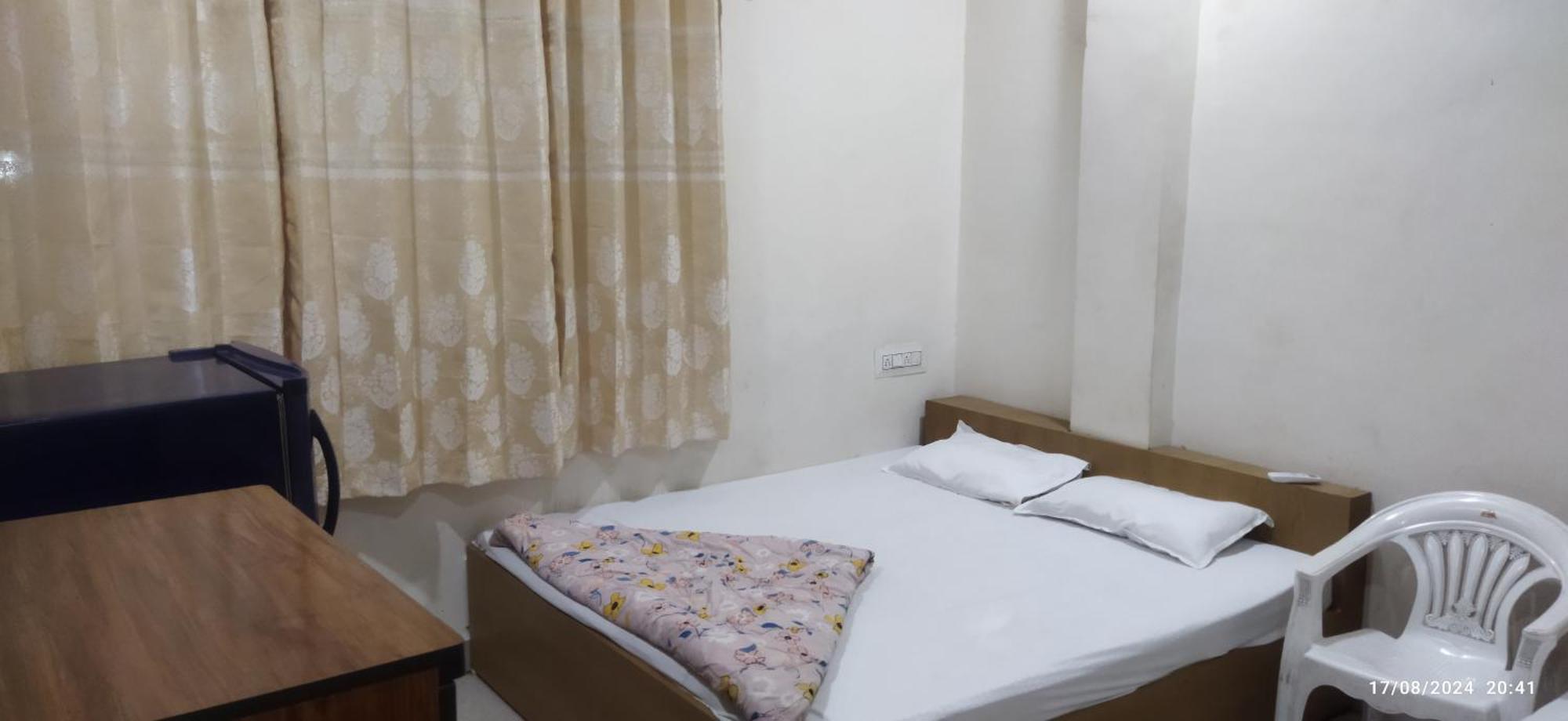 Shree Gajlaxmi Hotel Walking Distance From Mahakaleswar Ujjain Extérieur photo
