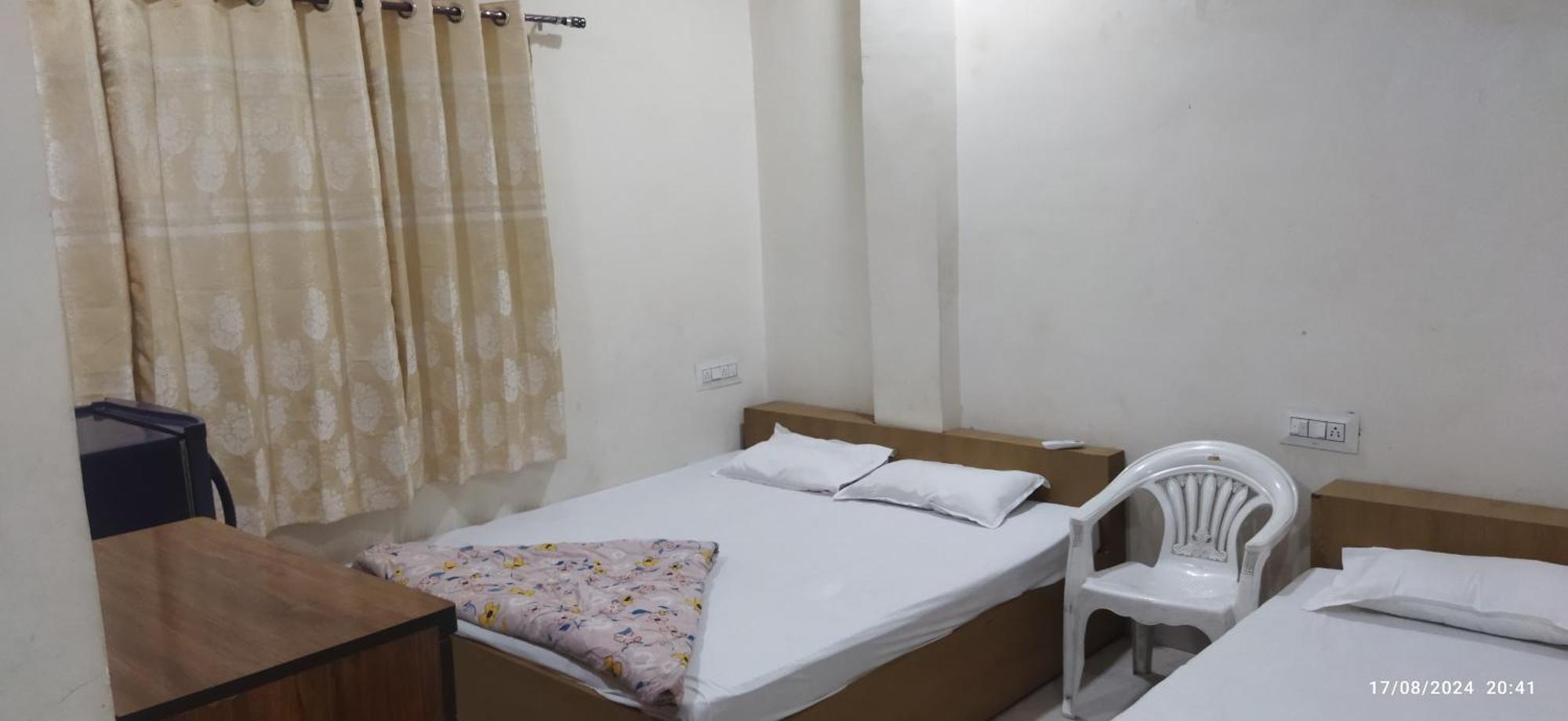 Shree Gajlaxmi Hotel Walking Distance From Mahakaleswar Ujjain Extérieur photo